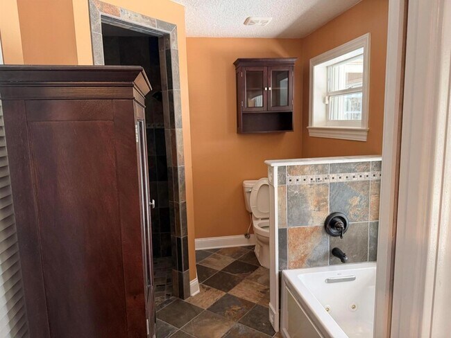 Building Photo - 8526 SW Westwood Ln