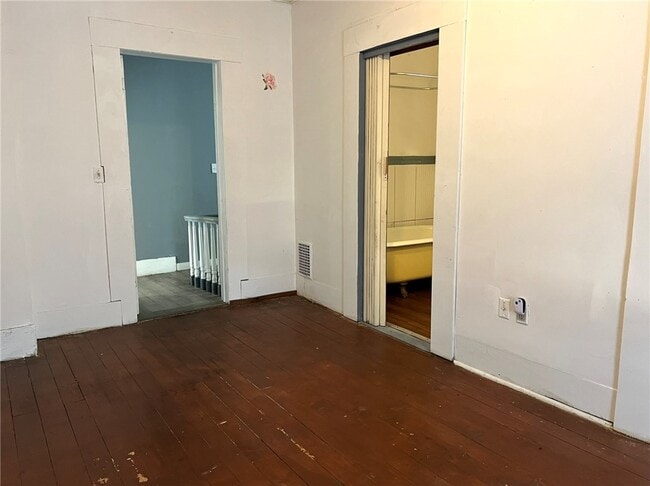 Building Photo - 411 Herrick St