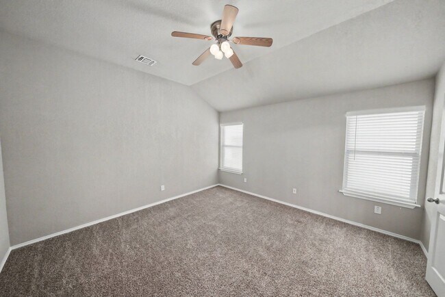 Building Photo - Spacious Single-Story Home with Solar Panels - Realtor Commission: $500