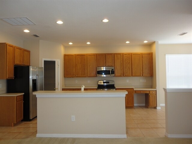 Building Photo - 8218 Canary Canyon Way