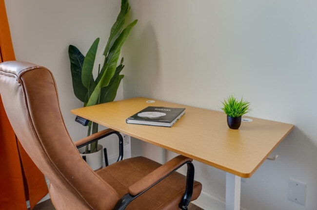 Building Photo - 3920 Oakdale Rd