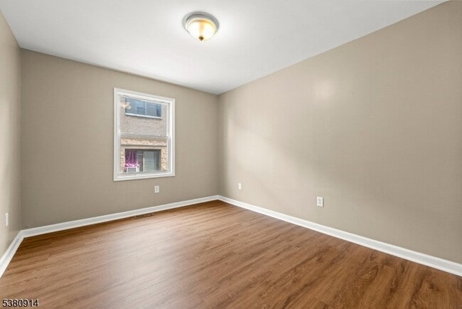 Building Photo - 110 16th Ave