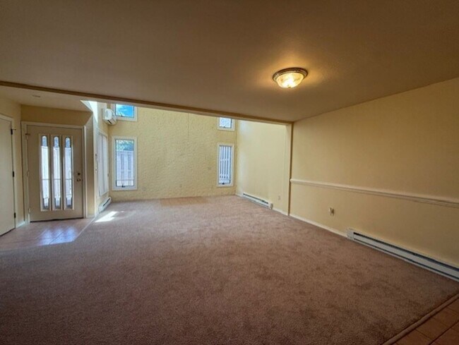 Building Photo - Aaron Village Condo!