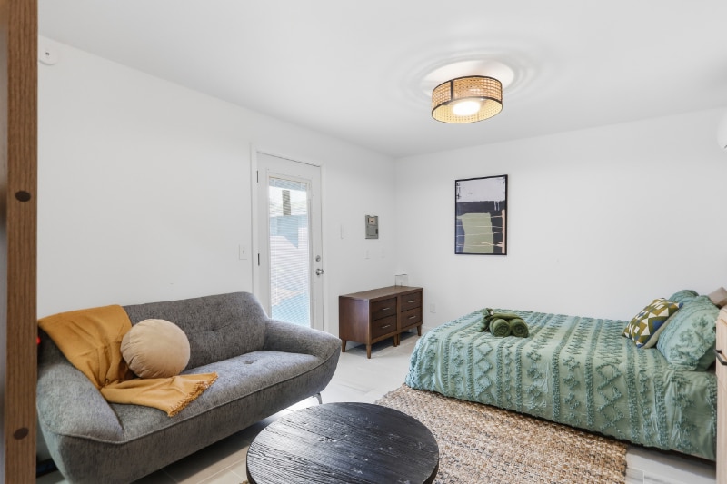 Building Photo - 118 W Sligh Ave