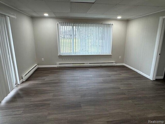 Building Photo - WELCOME TO THIS BEAUTIFULLY UPDATED, LIGHT-FILLED RANCH HOME IN TROY 4 BEDROOMS 2 BATHS SITTING O...