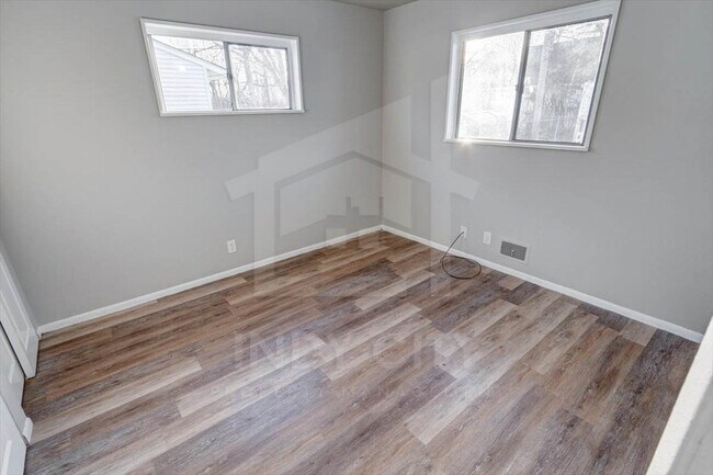 Building Photo - 750 S Dequincy St