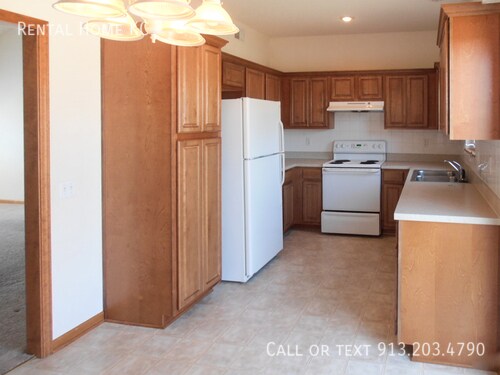 Building Photo - 23509 W 73rd Terrace