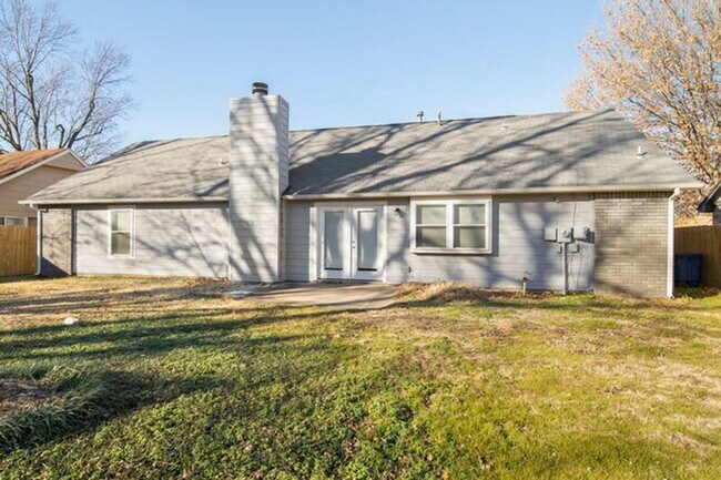 Building Photo - 2823 S 138th E Ave