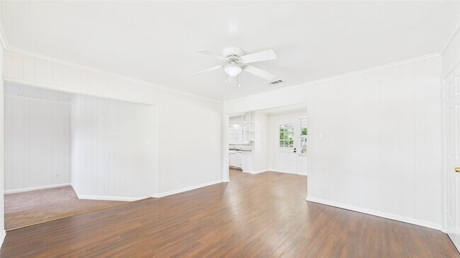 Building Photo - 2318 Reinerman St