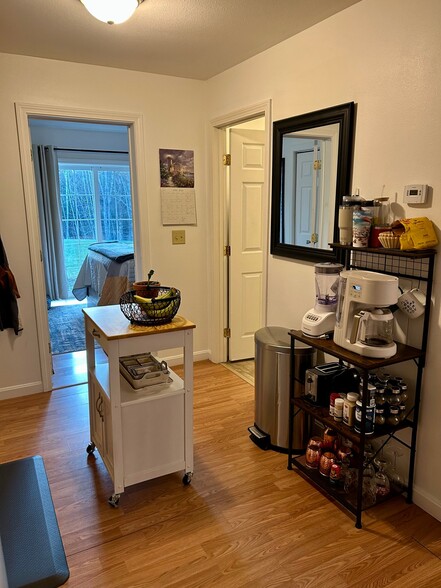 Building Photo - 52 Village Dr