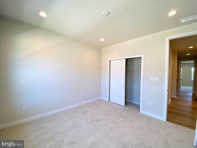 Building Photo - 408 HARTNUP St