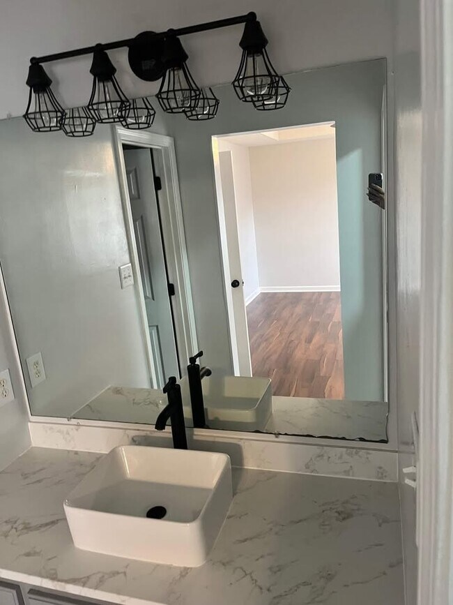 Building Photo - 123 Chadwyck Cir
