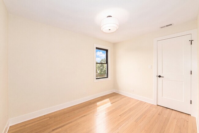 Building Photo - 7111 N Mason Ave