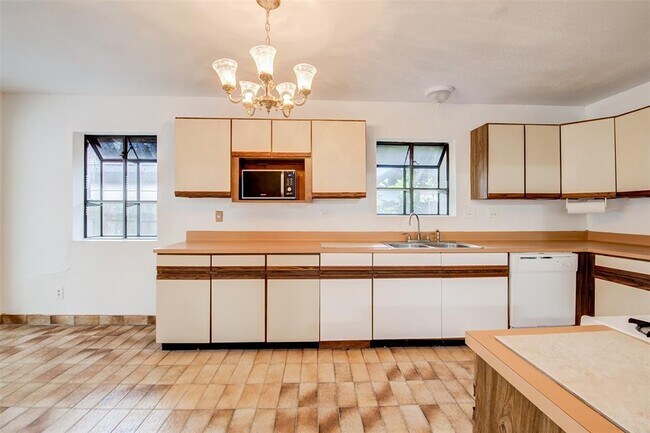 Building Photo - 3403 Linkwood Dr