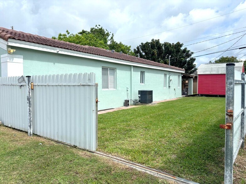 Building Photo - 10611 SW 170th Ter