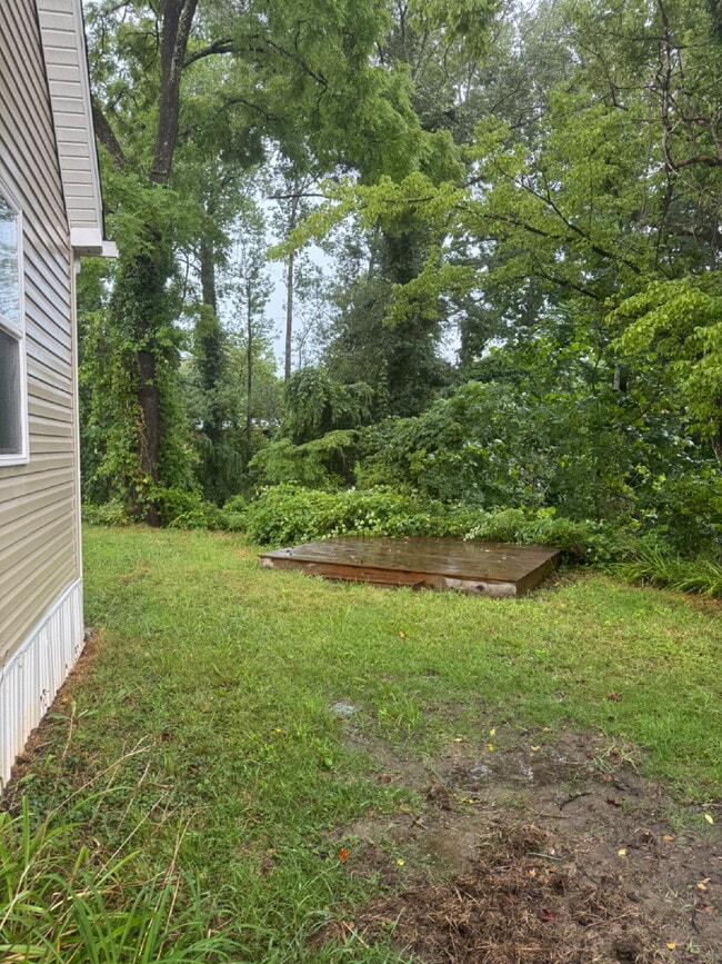 Building Photo - Fully renovated 2 bed/1 bath home with fen...