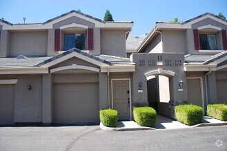 Building Photo - 1 bedroom townhouse in Tanamera