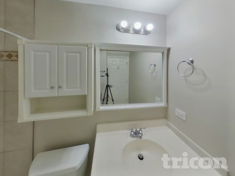 Building Photo - 1130 Pinehurst Ln