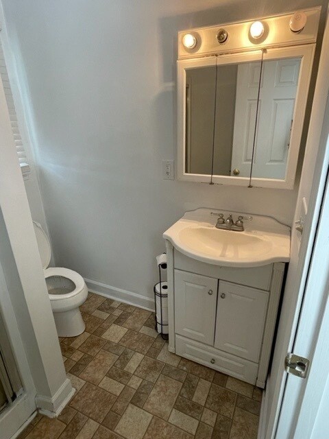 Building Photo - A cozy home w/ 3 beds, 2 bath and a 70 acr...