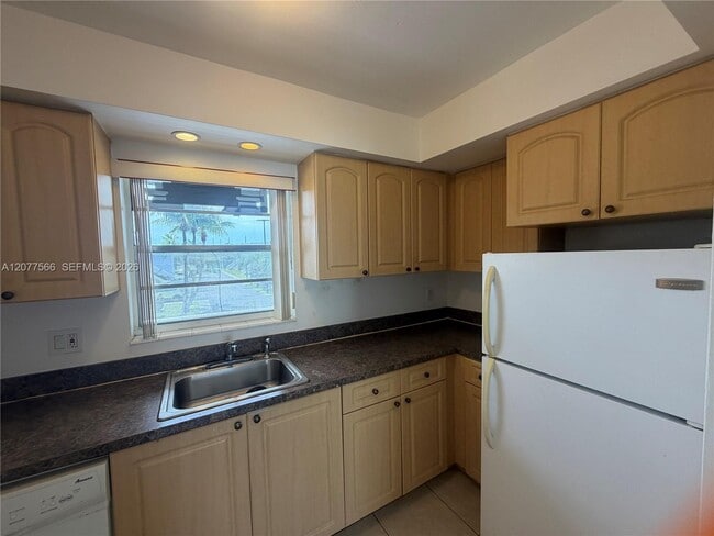 Building Photo - 7590 SW 82nd St