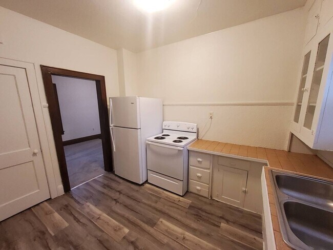 Building Photo - 373 Ahnaip Street