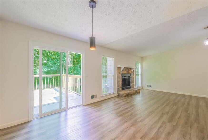 Building Photo - 2100 Whitebluff Way