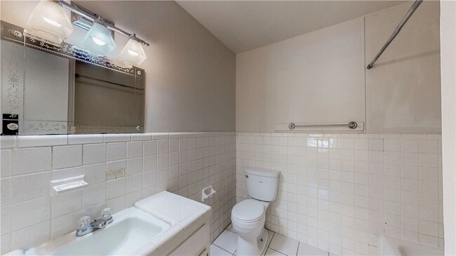 Building Photo - 1407 Lawyer St