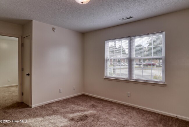 Building Photo - 2322 Indian Dr