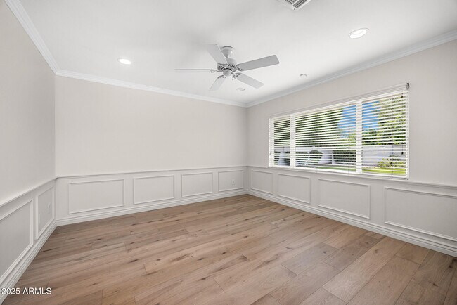 Building Photo - 6231 E Calle Camelia