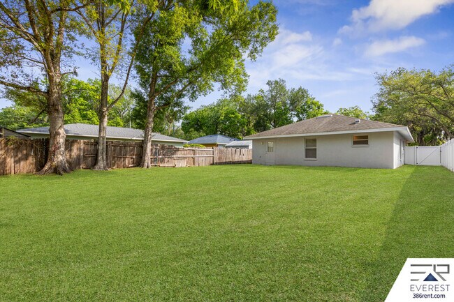 Building Photo - 734 Flora St