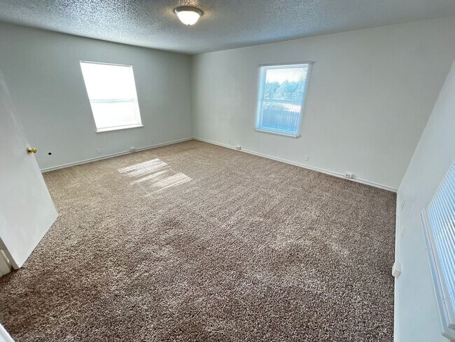 Building Photo - Perfect Rental for Families — Great Location!