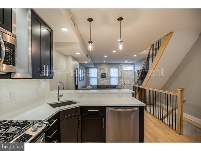 Building Photo - 533 Manton St