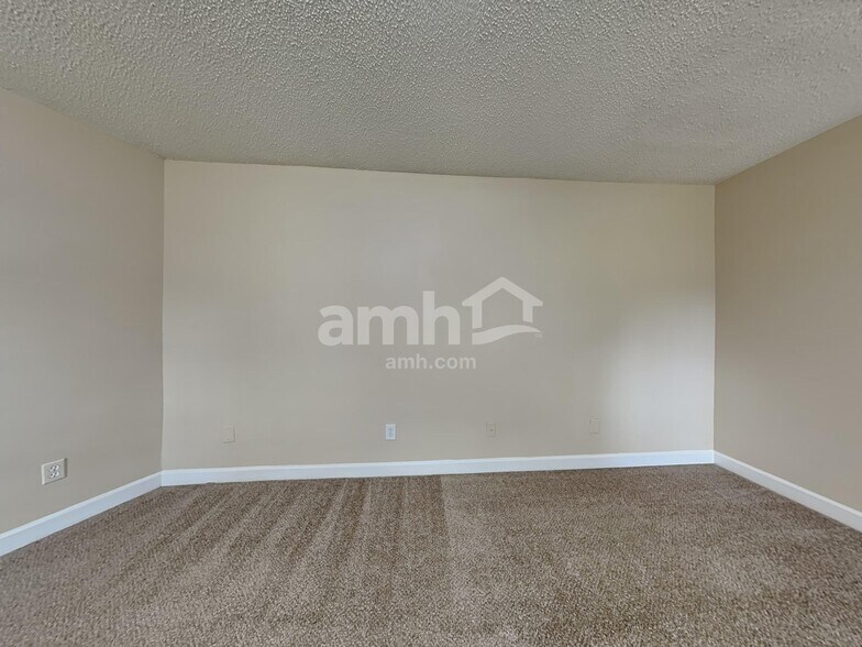 Building Photo - 401 Tar Heel Ln