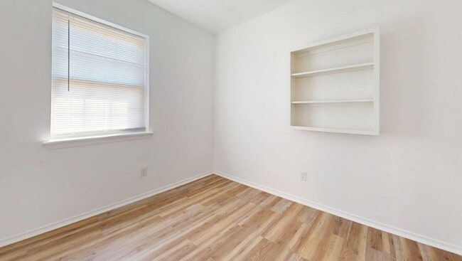 Building Photo - 603 Seminole Dr
