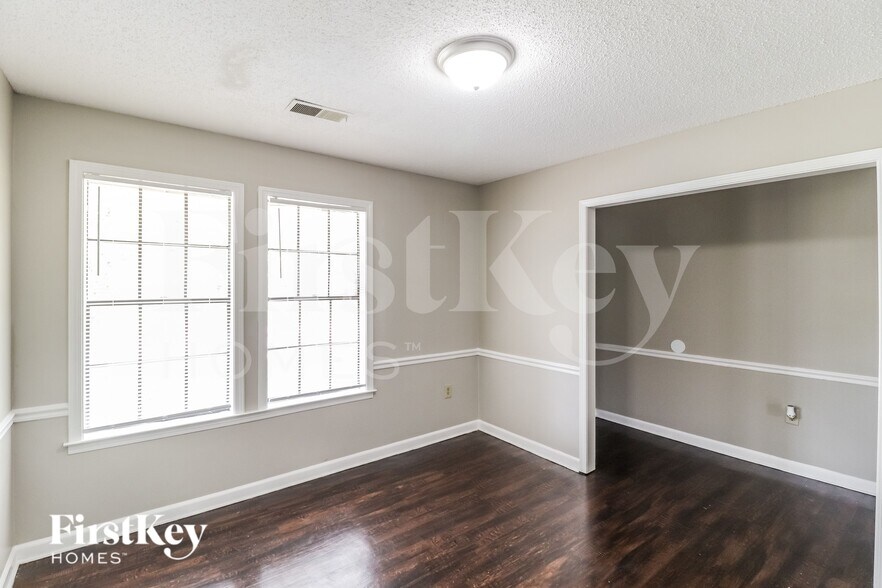 Building Photo - 5716 Remsen Ave