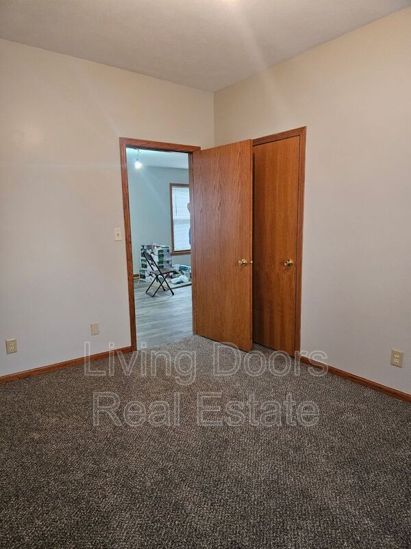 Building Photo - 621 S Union Ave