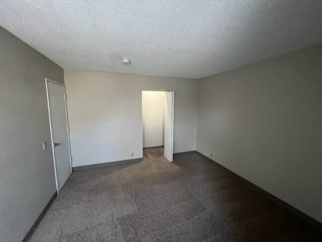 Building Photo - 2Bed DOWNTOWN!!