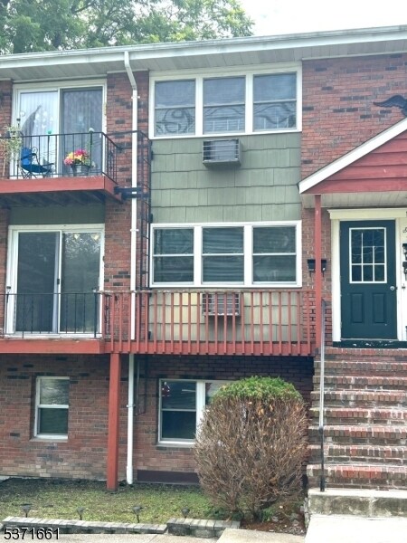 Building Photo - 65 Newton Ave