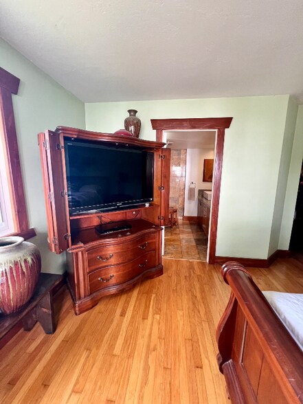 Building Photo - 1565 Eolus Ave