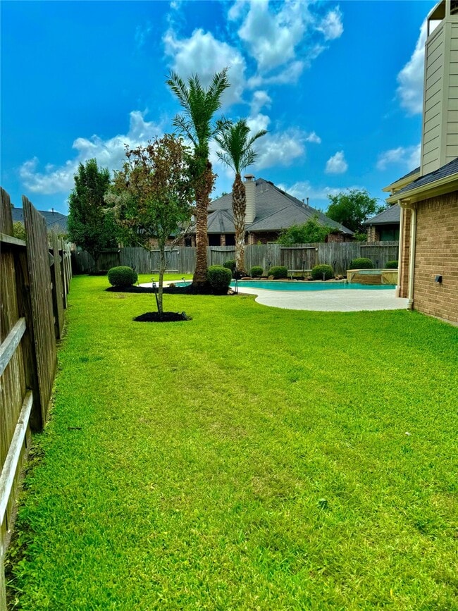 Building Photo - 28251 Chalet Park Dr