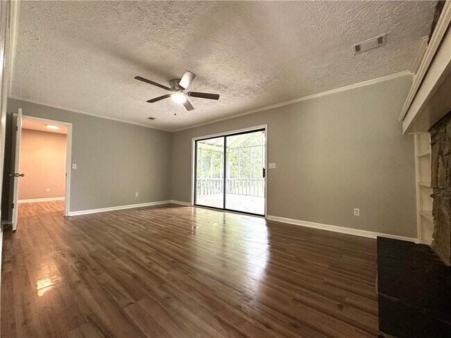 Building Photo - 3559 Ulster Ln NE