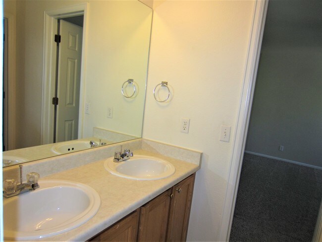 Building Photo - 10761 Cook Ct