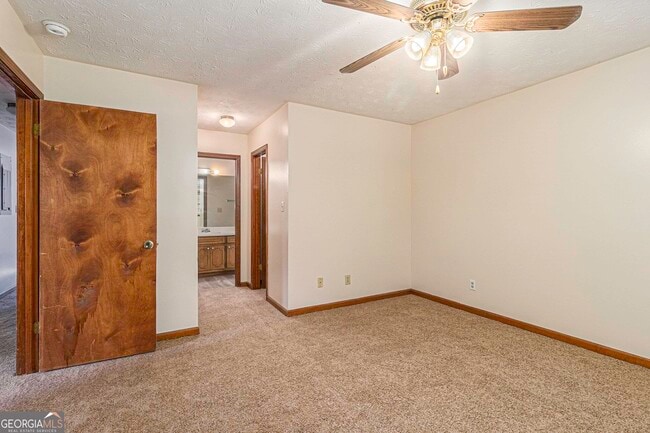 Building Photo - 1609 Riverside Trail NE
