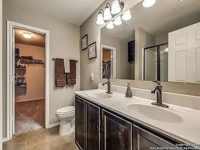 Building Photo - "Spacious 4-Bedroom Oasis with 3 Full Bath...