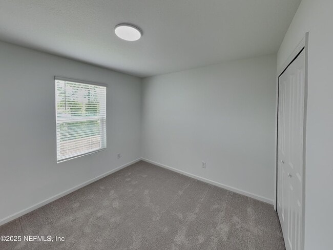 Building Photo - 610 Holly Lks Dr