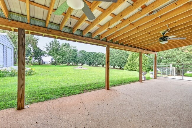 Building Photo - 2504 Angelyn Dr
