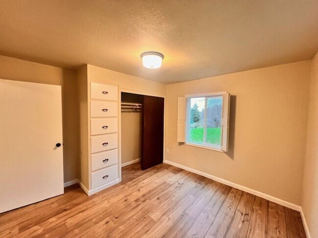 Building Photo - 2167