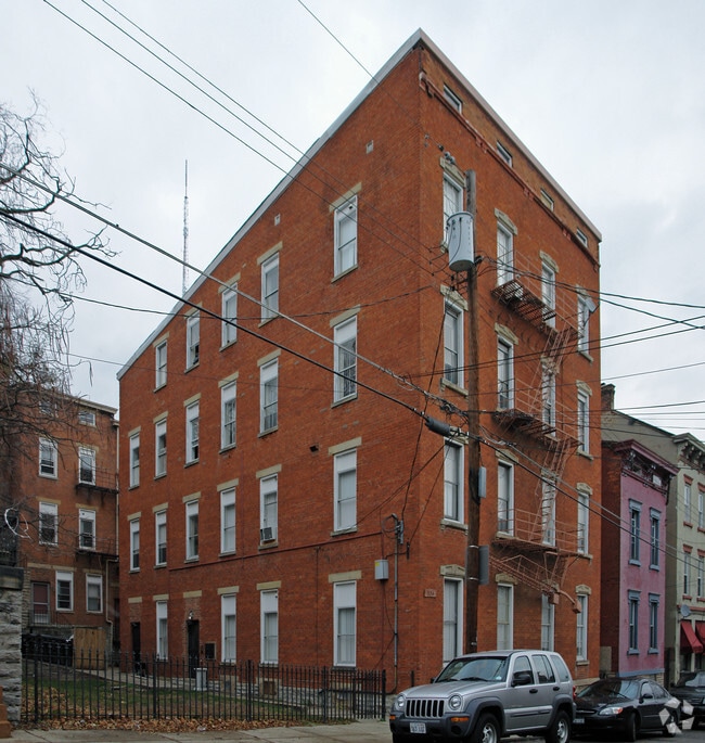 Primary Photo - 554 Milton St