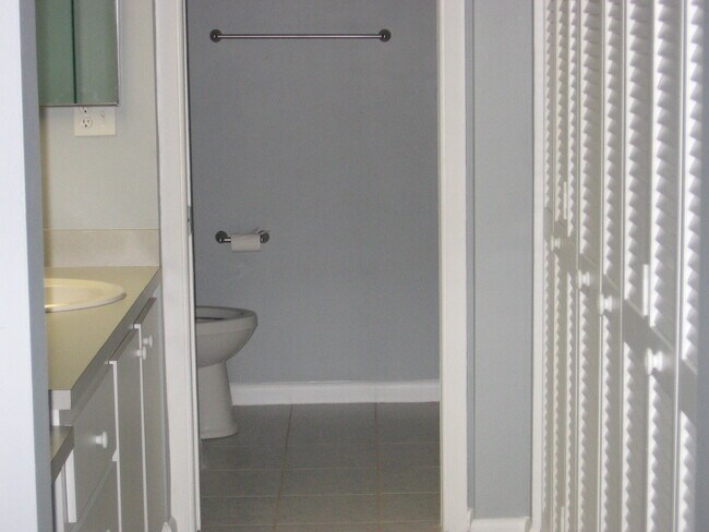 Building Photo - 500 Treasure Island Causeway