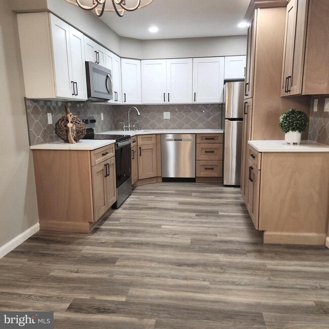 Building Photo - 16 Pickwick Pl